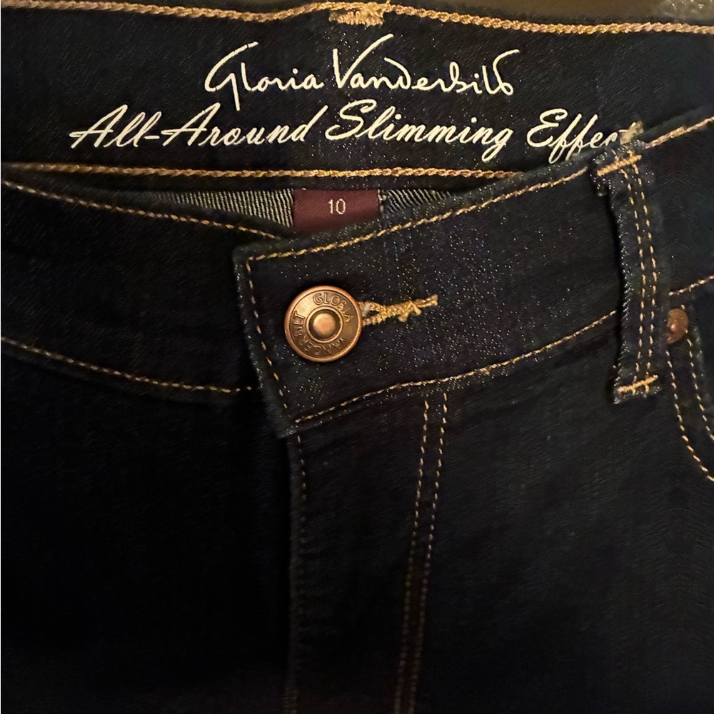 Gloria Vanderbilt Women's Dark Blue High Rise cropped Jeans Size 8